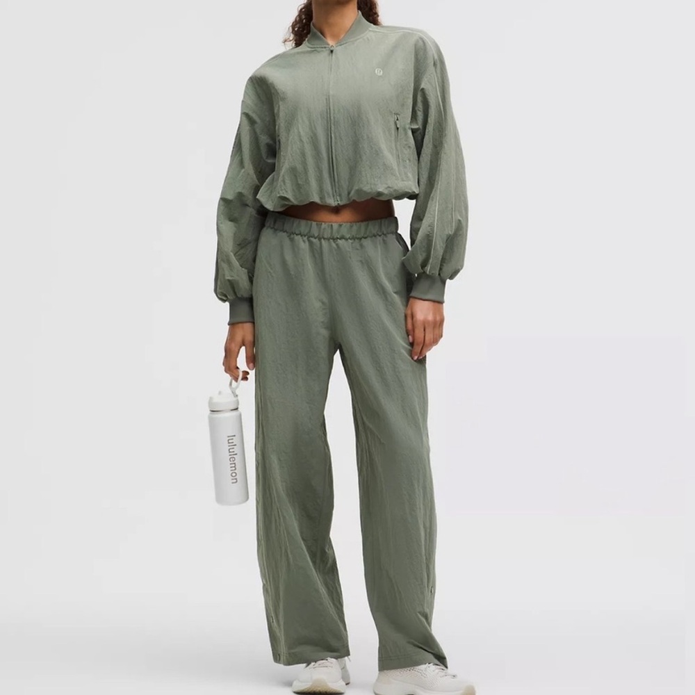 Lululemon Crinkle Nylon Mid-Rise Track Pant Wordmark Size Small